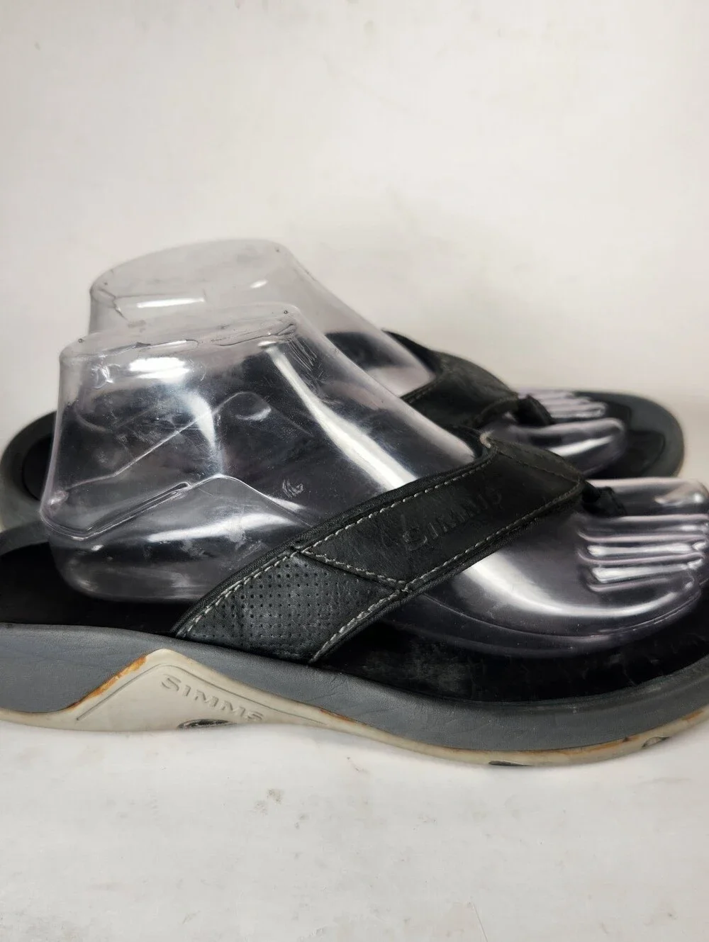 SIMMS Men's Ebb Tide Sandal Size 9 Black Fishing Outdoor Flip Flop Shoe